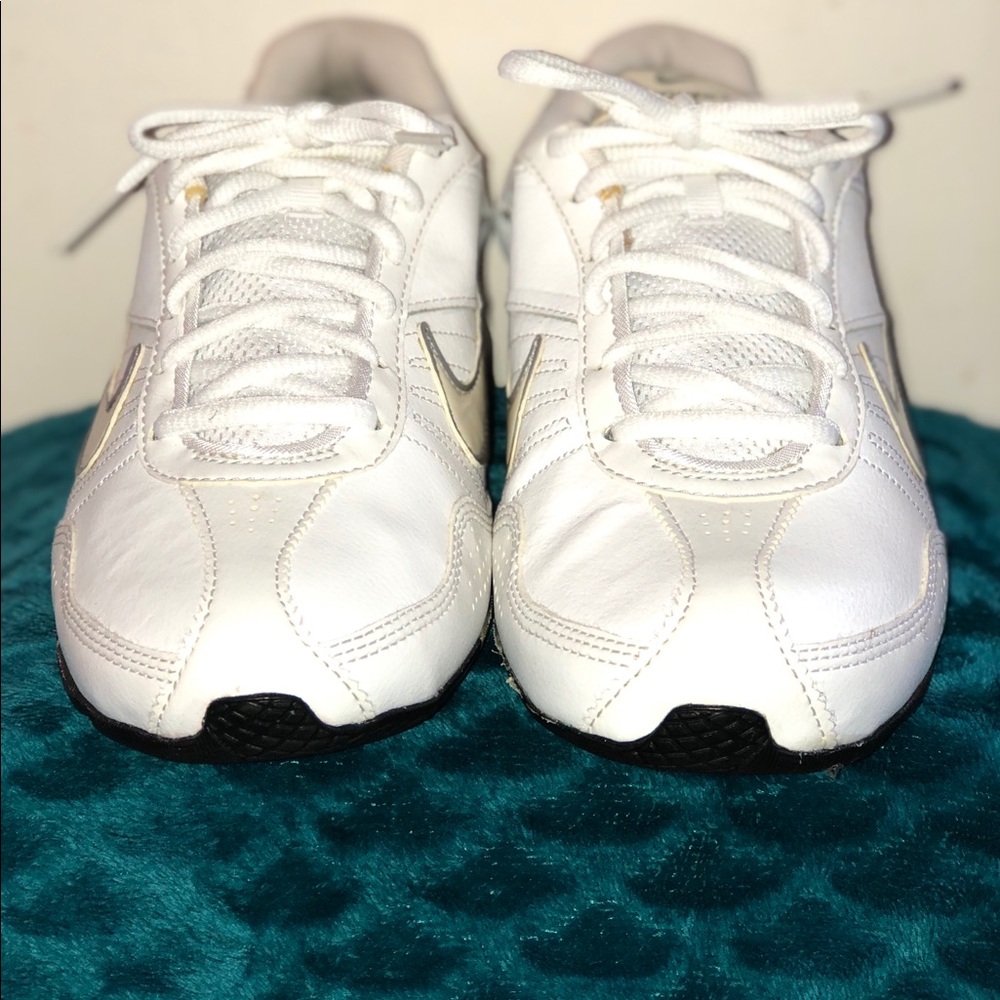 (2) Women’s size (9) NIKE AIR/Shock Shoe Bundle🥳